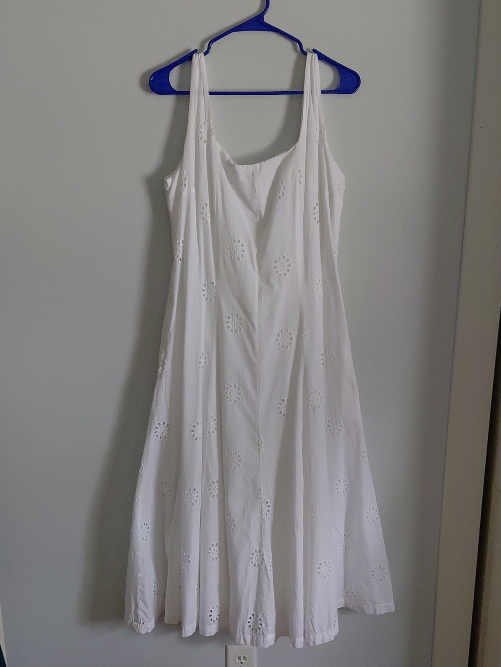 Free Assembly White Cotton Floral Eyelet Smocked Sleevless Summer Sun Dress L